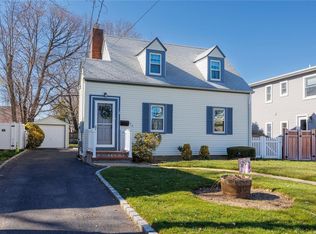 75 Carman Ave, East Rockaway, NY 11518