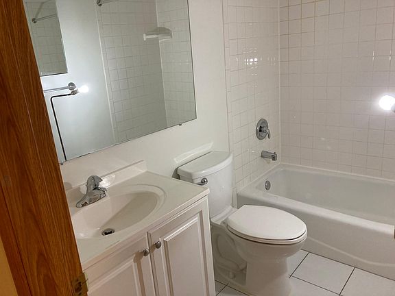 2nd image of 146 Elgin Ave #6