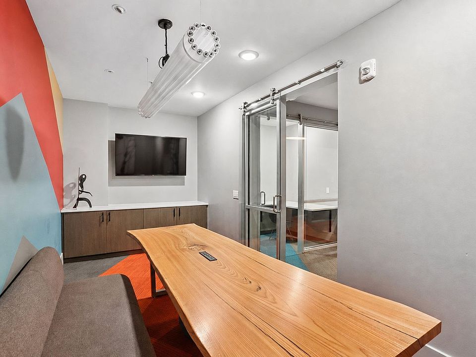 1st image of 550 Park Ave W Unit 938