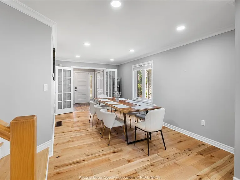 1376 Lakeview Ave — Photo 9