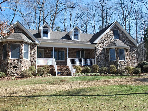 2nd image of 176 Pin Oak Ln