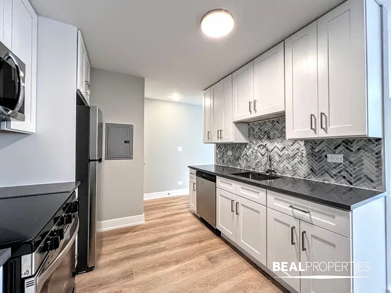452 W Oakdale — Photo 33