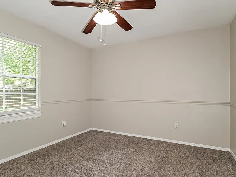 705 Aster Ln — Photo 12