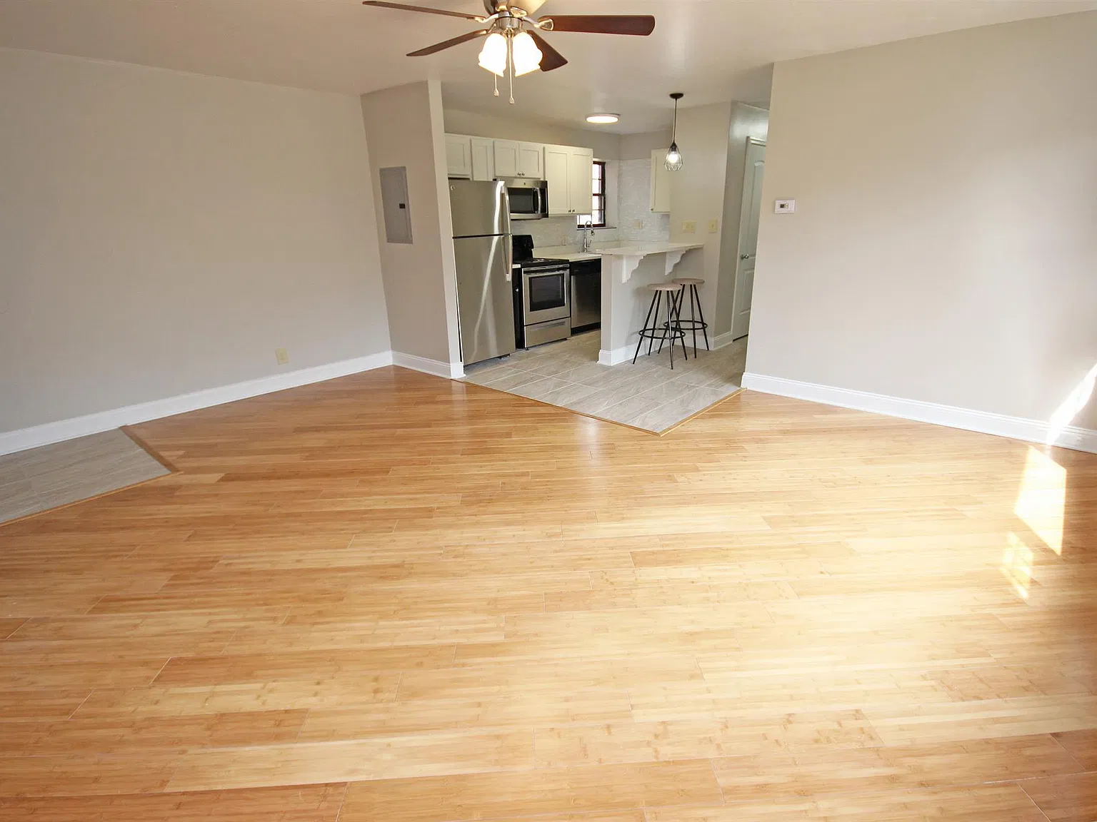 2 bed, 730 sqft, $1,919 — Photo 4