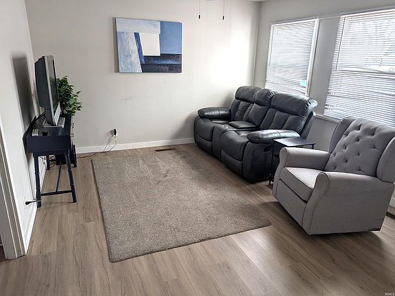 2nd image of 2541 Cambridge Rd