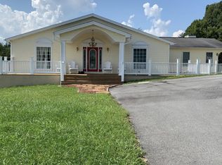 200 Circle View Dr, Mountain City, TN 37683