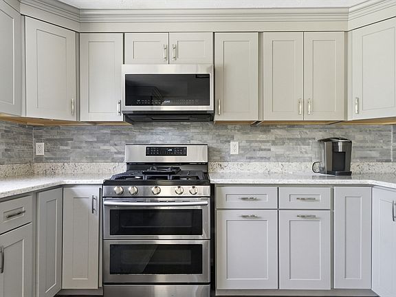 3rd image of 7 Sheldon St