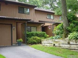 25 Melville Ln, Great Neck, NY 11023