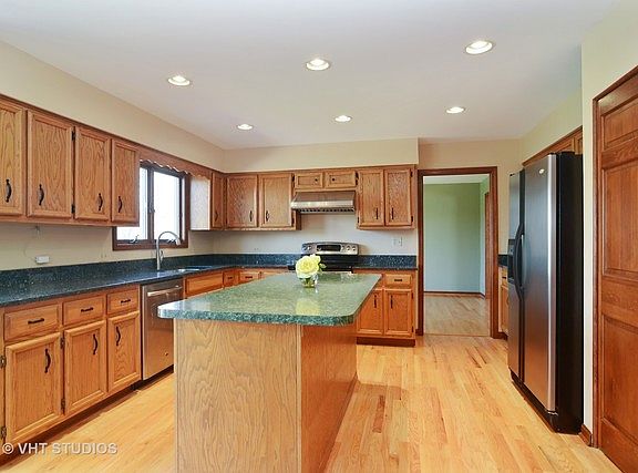 4th image of 885 S Boardwalk Ct