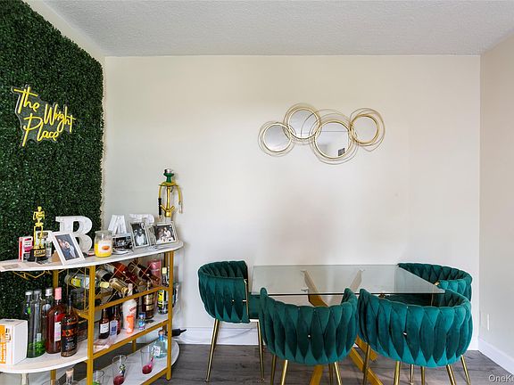 4th image of 161 Pearsall Drive #6H