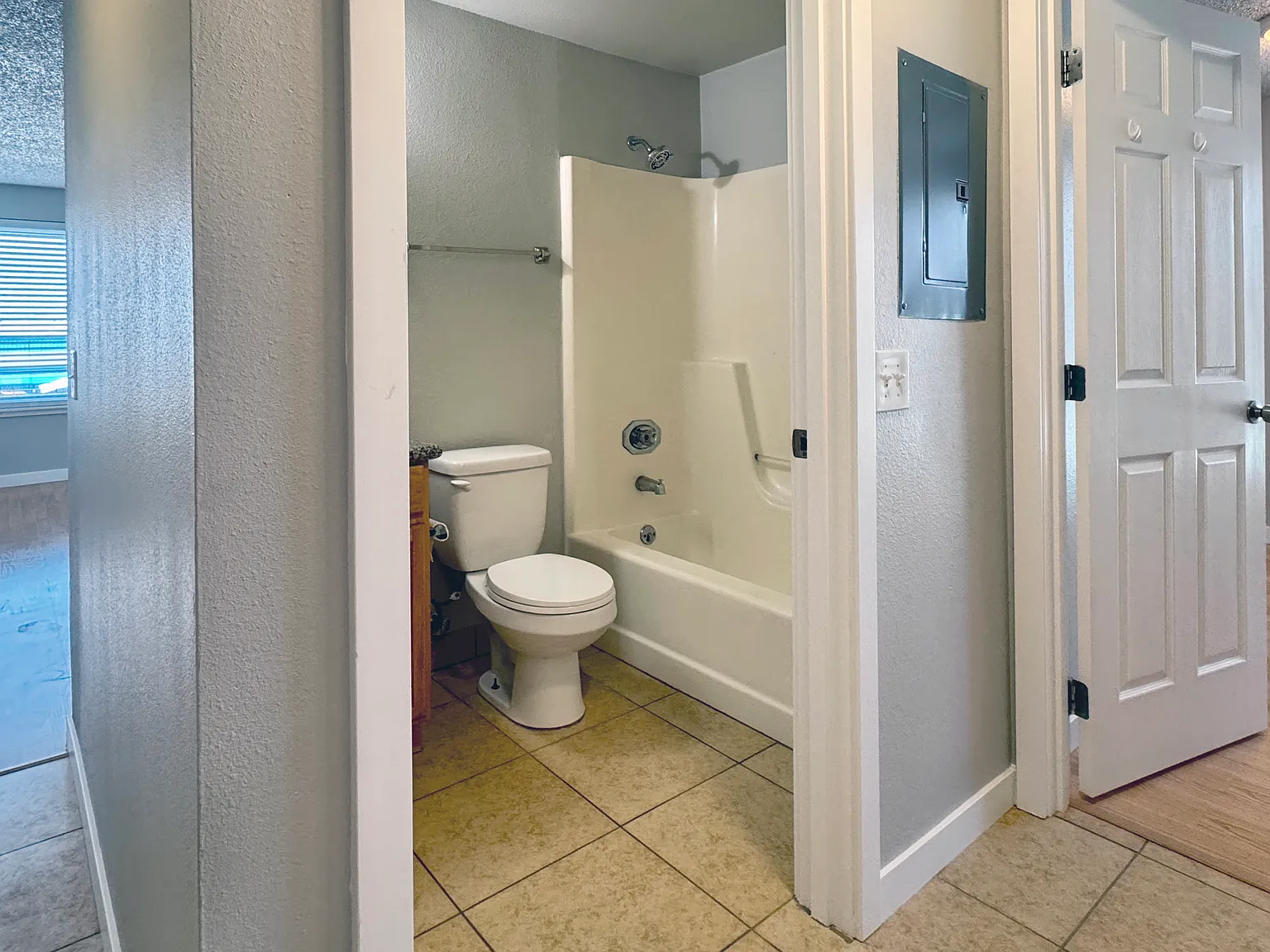2 bed, 850 sqft, $1,650 — Photo 3