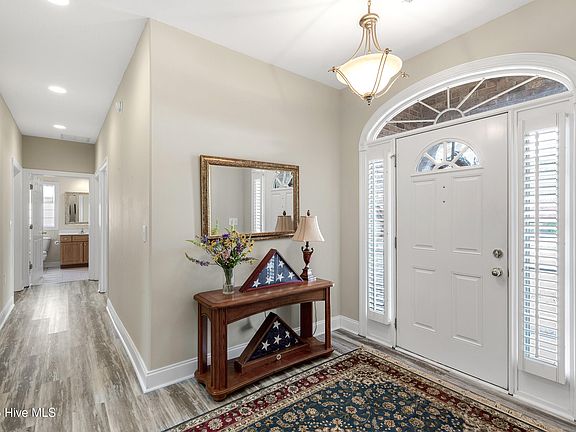 4th image of 1062 Westport Drive