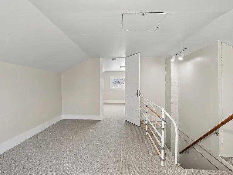 709 McKenzie Ave — Photo 21