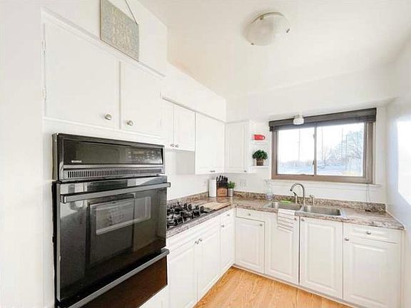 5th image of 3504 Greenway Ave