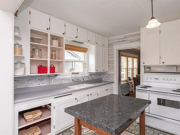 3rd image of 409 6th St NW