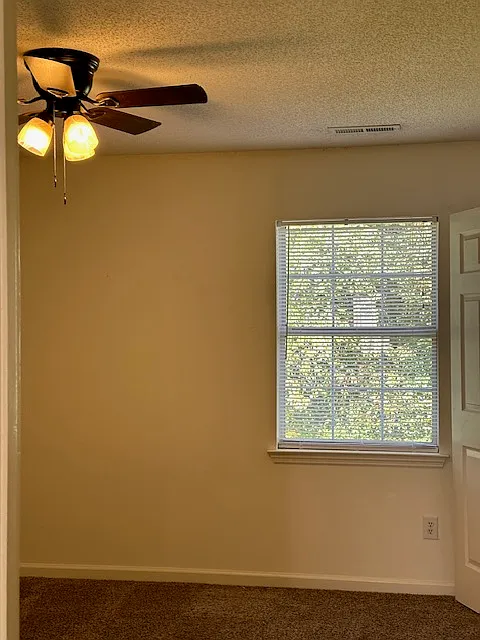 2 bed, 1.5 bath, 980 sqft, $1,045 — Photo 2