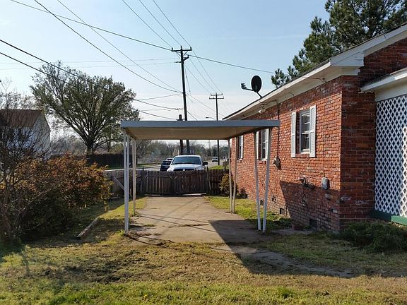 5th image of 2613 Peach St #1