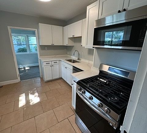 3rd image of 2802 4th Ave