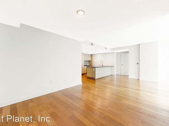 4th image of 718 Long Bridge St APT 402
