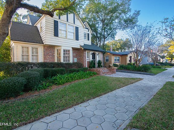 3rd image of 1738 MORO Avenue