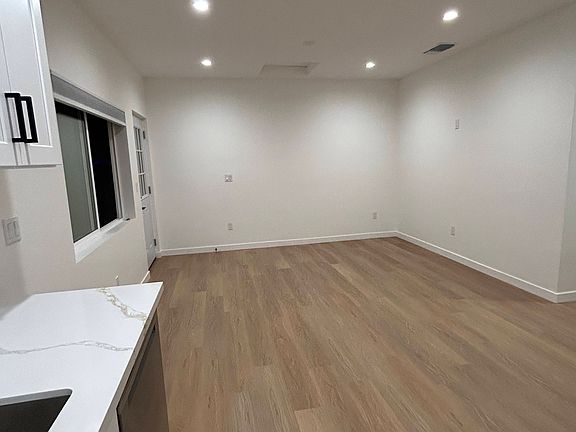 3rd image of 1290 Sawyer Ave #4