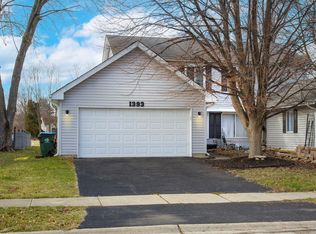1393 Andover Dr, Aurora, IL 60504