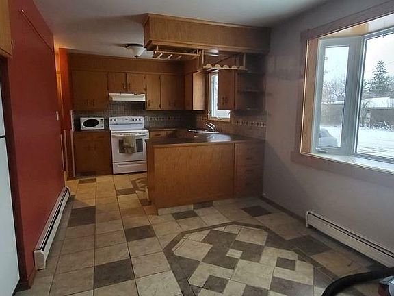 3rd image of 608 Boscurvis Ave