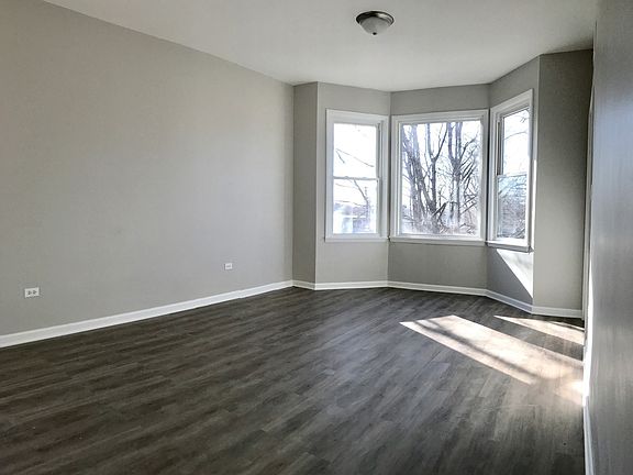 3rd image of 9321 S Jeffery Ave