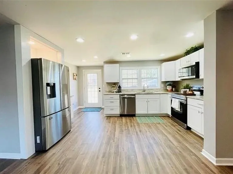 3315 Plantation Rd — Photo 3