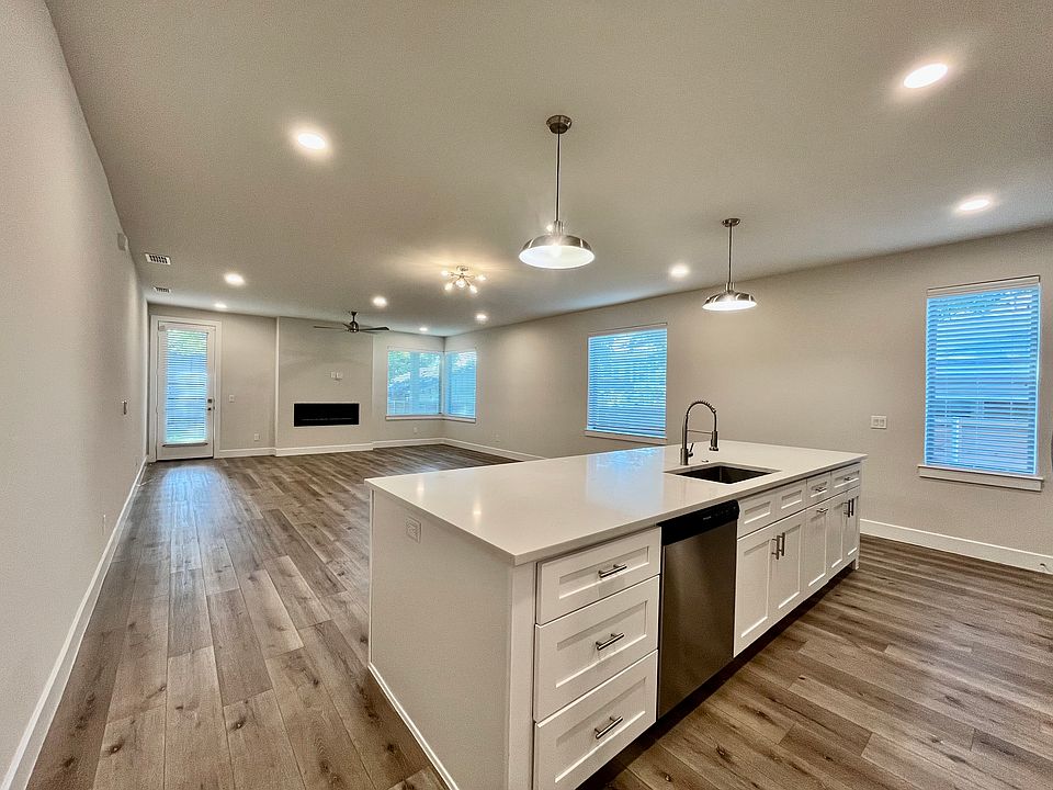 1st image of 423 Athenia Dr