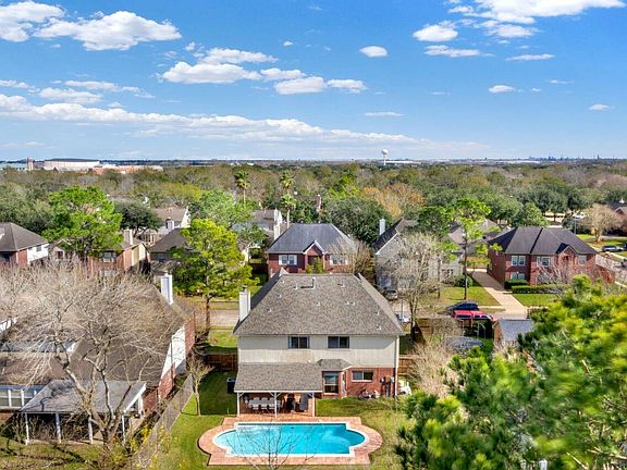 3rd image of 4234 Royal Manor Dr