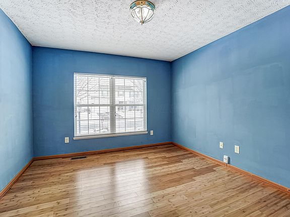 4th image of 340 Rocky Springs Dr