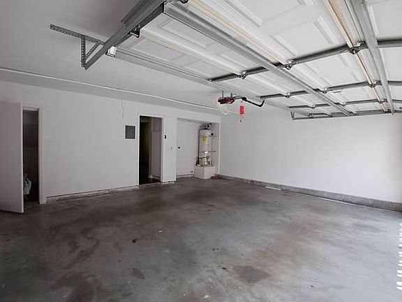4th image of 829 E Acacia Ave APT B