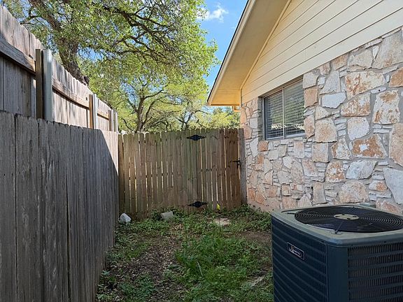 5th image of 9405 Newberry Dr #1