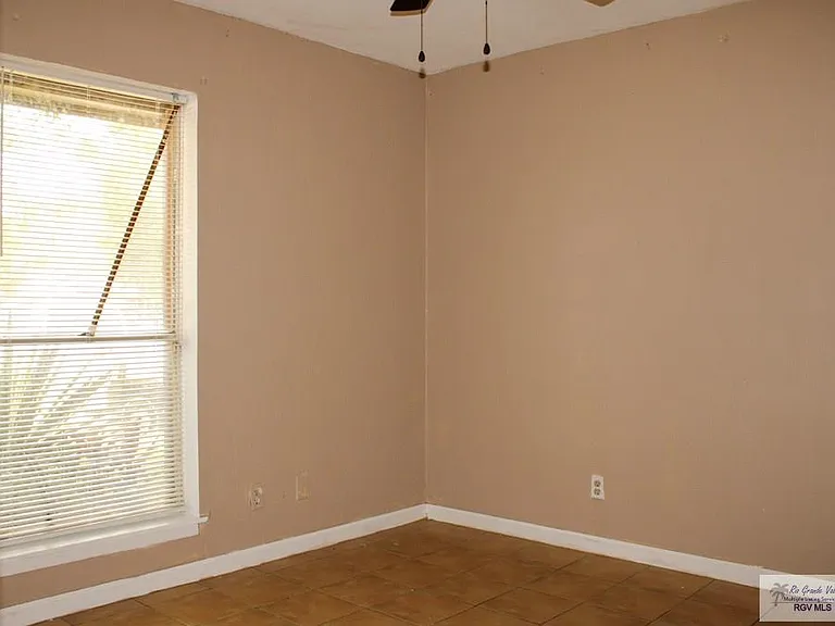 15 Corine Cir — Photo 6