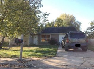 482 Village Ln, Springdale, AR 72764