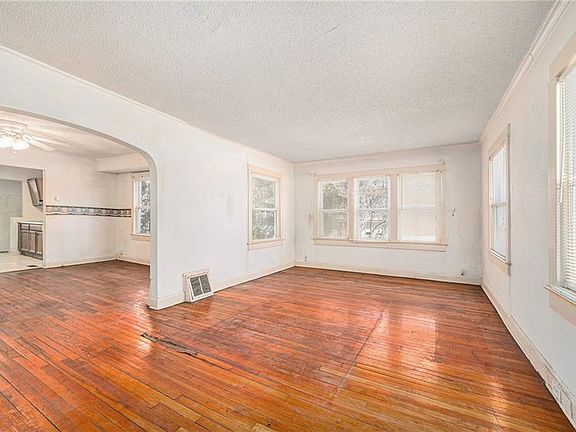 5th image of 1404 E 66th St