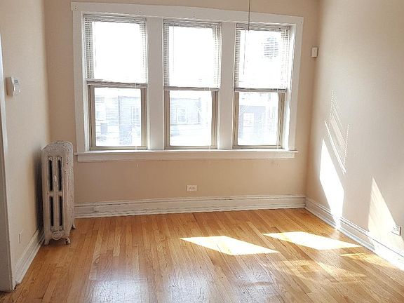 3rd image of 16 N Austin Blvd APT 2B