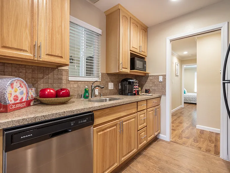 888 Golden Saratoga-Cupertino Apartment Homes — Photo 57