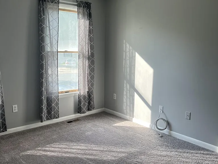 809 W Farrow Ct — Photo 4