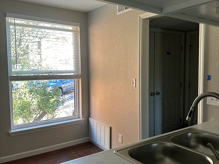 1996 Greenglen Dr #204 — Photo 5