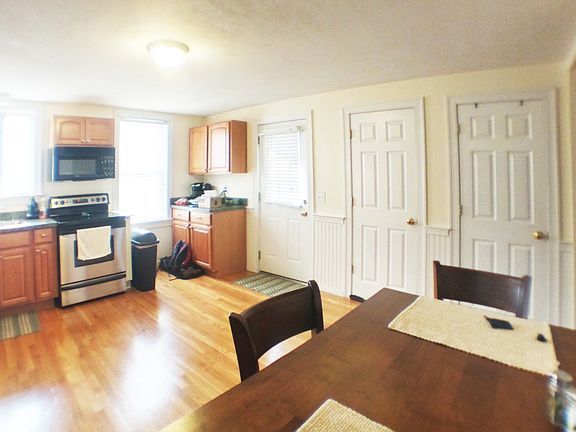 4th image of 17 Quincy Ave