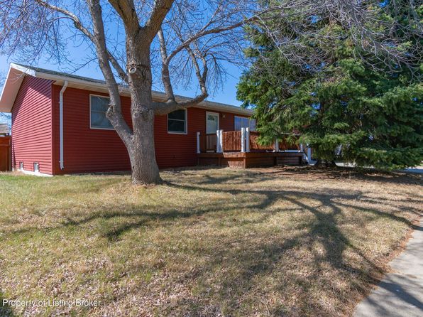 339 Suncrest Ave, Dickinson, ND 58601