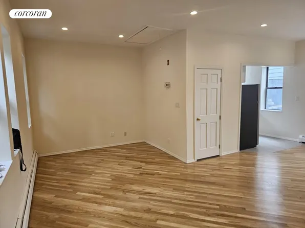 244 Ainslie Street image 1 of 6