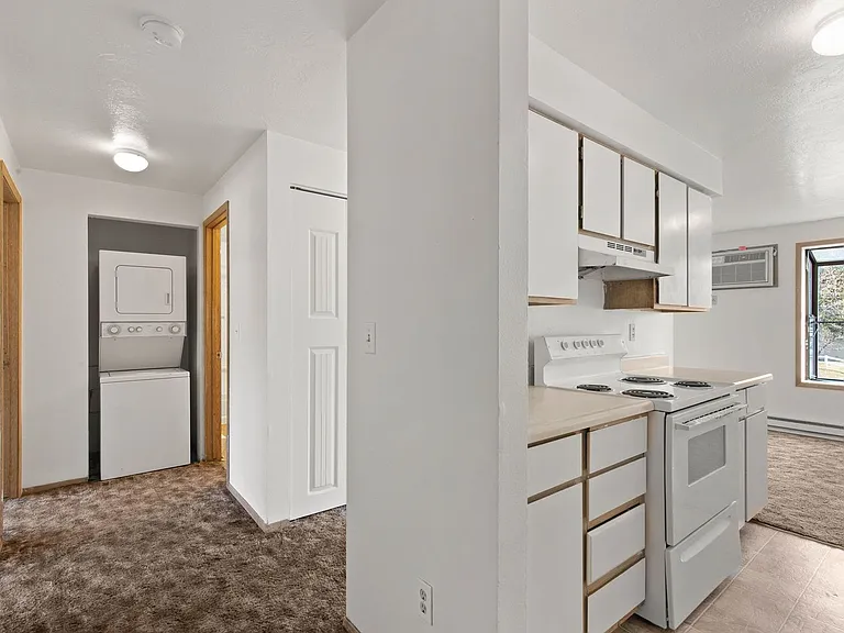 2705 N Pines Rd — Photo 11