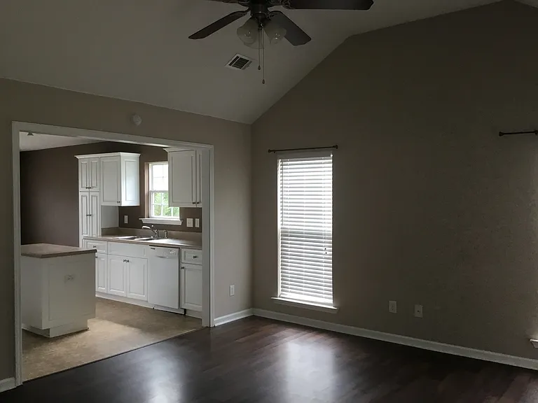 712 Keyes Dr — Photo 7