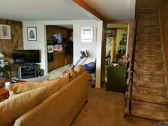 5th image of 343 Leonard St