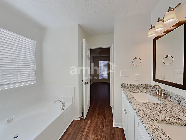 1772 N Oak Dr — Photo 16