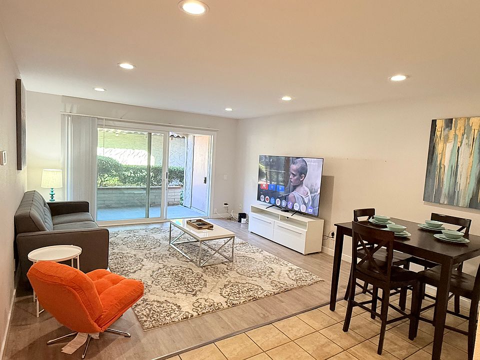 Living room with 75" TV