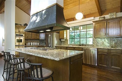 2nd image of 819 Las Trampas Rd